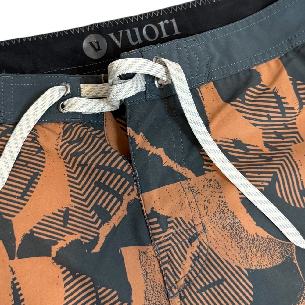 Vuori Cruise Boardshorts Mens 34 Rust Charcoal Abstract Leaf Swim Trunks V314 - Picture 3 of 5
